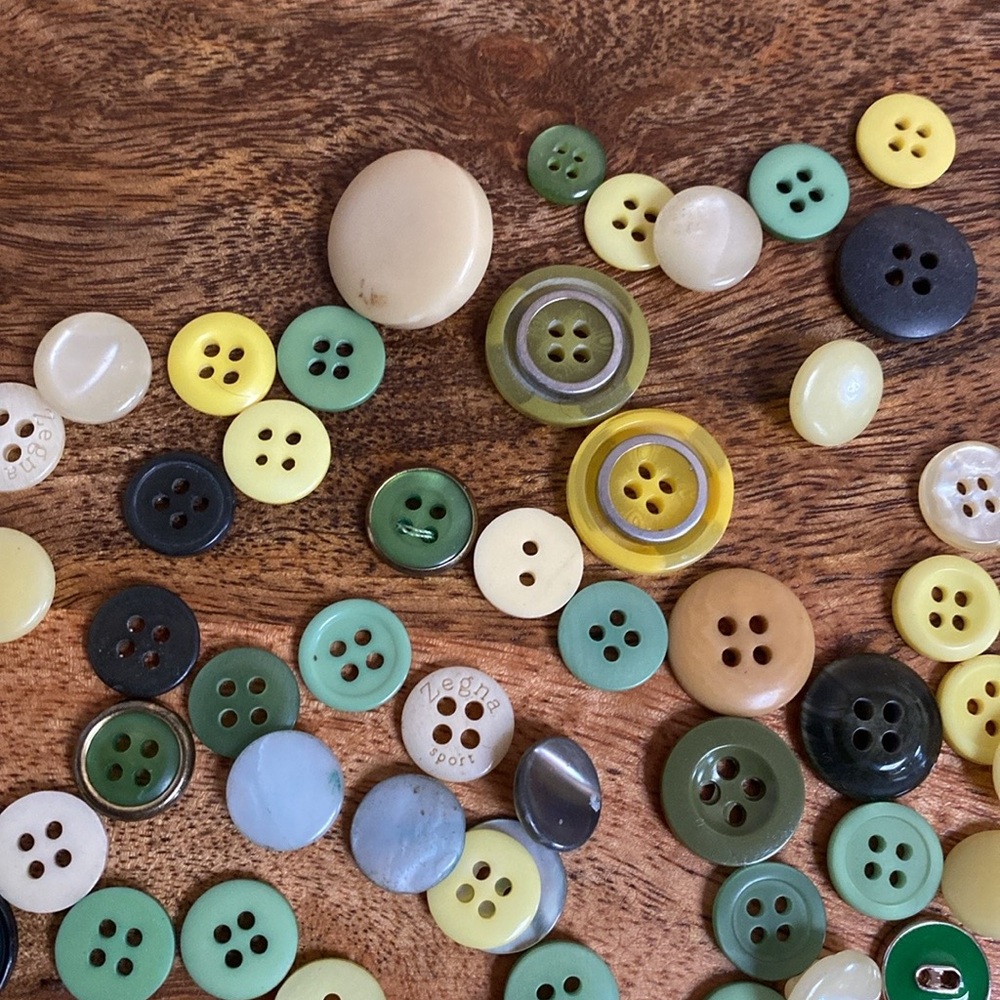 FINAL PRICE $10 Vintage Yellow Green Assorted Loose Buttons Sewing Clothing - Picture 4 of 7